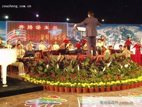 庆“五.一”千人二胡演奏音乐会（有我一份）1