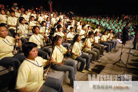庆“五.一”千人二胡演奏音乐会（有我一份）7