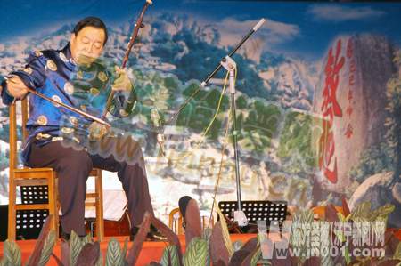 荣幸：我参加了庆“五.一”千人二胡演奏音乐会7