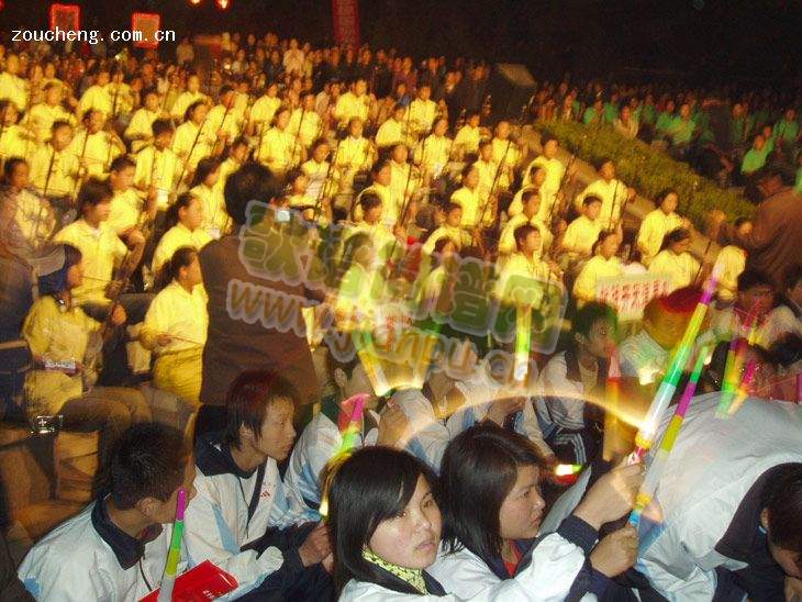 荣幸：我参加了庆“五.一”千人二胡演奏音乐会9