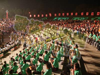荣幸：我参加了庆“五.一”千人二胡演奏音乐会4
