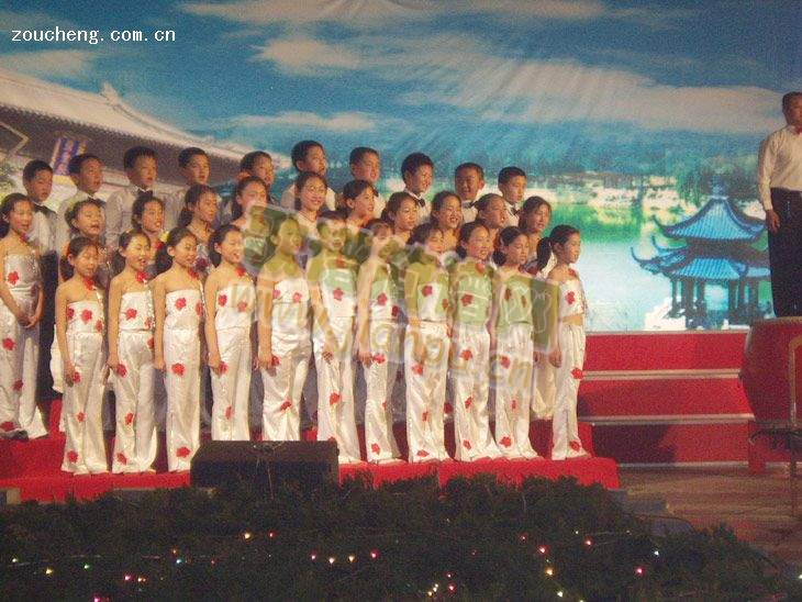 荣幸：我参加了庆“五.一”千人二胡演奏音乐会1